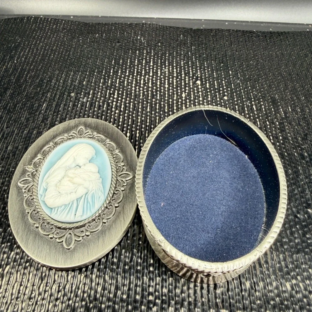 2013‎ CB Mother and Child Cameo Trinket Box Silver Tone Blue Oval Jewelry Case